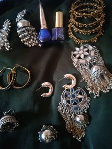 8 Item Earings