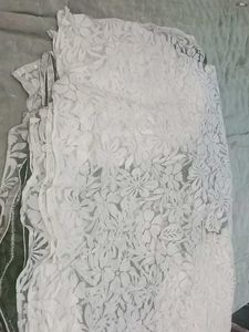 Saree Blouse White Hai Bahut Acha. Ha