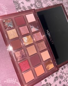 Huda Beauty Naughty Nude Eyeshadow Palette