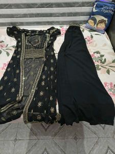 Elegant Black &amp; Gold  three piece no coin like new