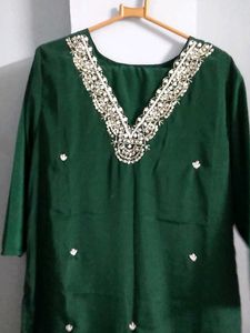 Embroidered Green Kurta And Pant Set