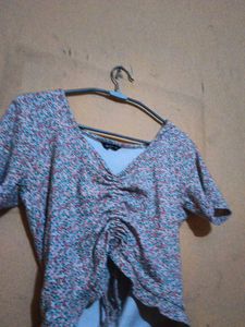 Trendy Floral Ruched V-Neck Crop Top