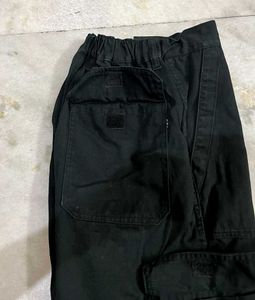 BLACK STRAIGHT FIT CARGOS 32