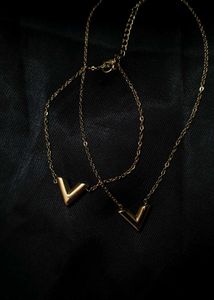 18k Gold Plated &#39;V&#39; Necklace &amp; Bracelet
