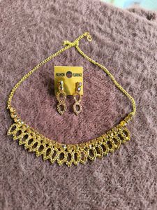 Gold Tone Necklace & Earring Set