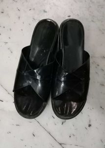 Black Flat Heel Sandals