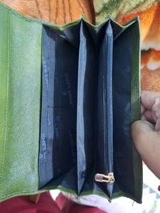 Modest Green Leather Wallet 💚