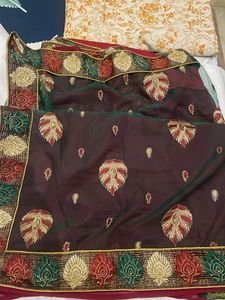 Elegant Embroidered Saree with Intricate Leaf Desi