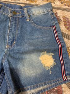 Ripped Denim Shorts❤️