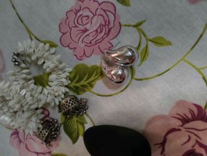 Earrings Set and Beauty Blender Make up Combo