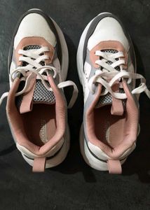 Roadster  Women Sneaker