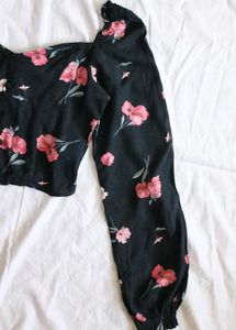 ..H&amp;M Black Floral Crop Top