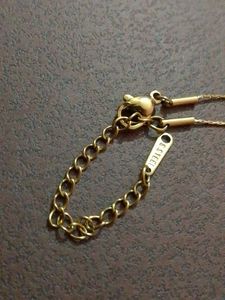 Elegant Gold Flower Necklace