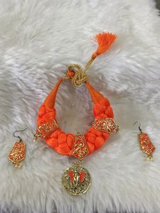 Mehndi Palyting Metal Resham Dhaga Kundan Bangle