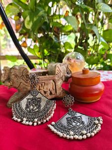 Big Ganesha Dangler With Small White Beads