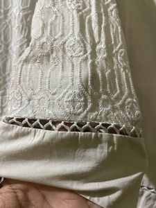 WWhite Embroidered Kurta Set Chikankari