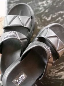 🎉🖤Black Flipflops......