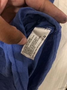 Mossimo V nack T shirt