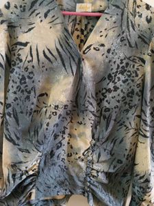 2 Women&#39;s Blouses