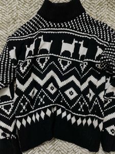 Aesthetic White & Black Printed Sweater