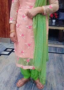 Elegant Embroidered Kurta Set. no damages