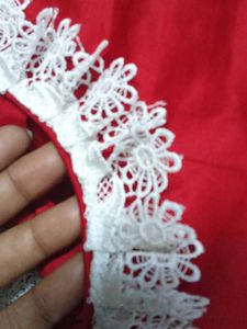hand met red and white colour