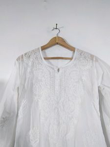 White Chikankari Kurta (Women&#39;s)