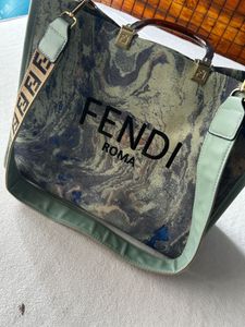 👜Luxurious large fendi Bag - NWT