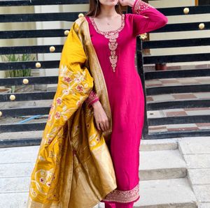 Beautiful Rani Kurta Set ♥️