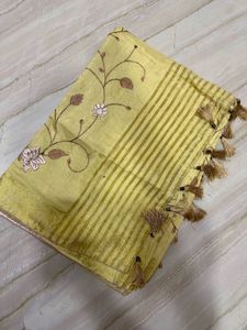 "Sunehri Phool: A Blend of Tradition and Elegance"