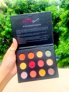 Eyeshadow Palette- Huda Beauty