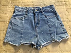 Highwaisted Denim Shorts Waist 26