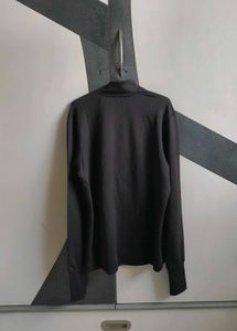 NUSH BLACK JACKET WITH THUMBHOLE