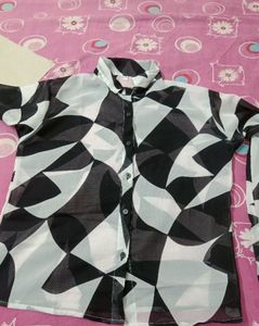 Chic Black &amp; White Print Top