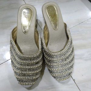 Sandal Off White Colour