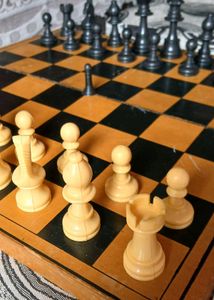 Foldable Wooden Chess Board With 32 Pawns