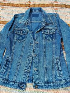 Woman&#39;s Denim Jacket