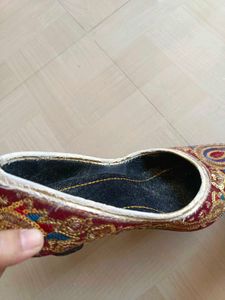 Embroidered jutti ❤️