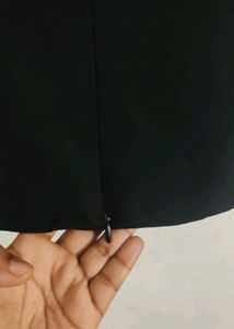 Sleeveless Black Blouson