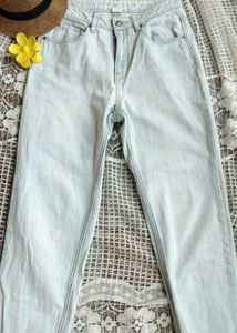 💙Light Blue Distressed Jeans💙