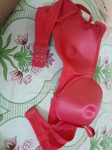 RuBy LA-BRARY  Red Bra 36C