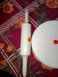 Plastic Chakla Belan (Roller Pin And Flat Bread)
