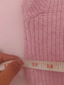 Knitted sweater vest in v-neck shape