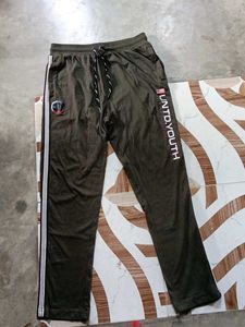 combo tracke pant and huddy