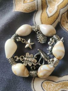 Charming Shell Bracelet