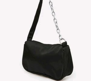 Savanah trending shoulder black chain bag