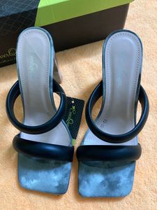 Chic Black Heeled Sandals