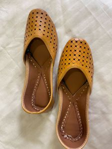 Leather Jutti Flats
