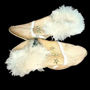 Shop Old Stock : Girls Jooti 11no. For Kids