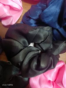 10 Hair Scrunchies